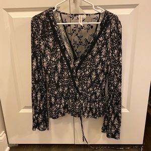 V-neck print top